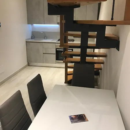 Del Duca アパートホテル